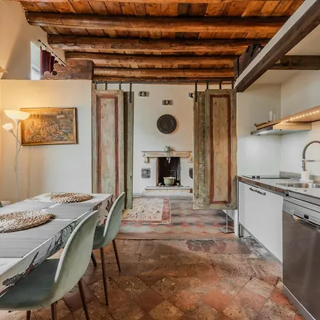 Easytopstay - Porta Garibaldi Antique Charm-3